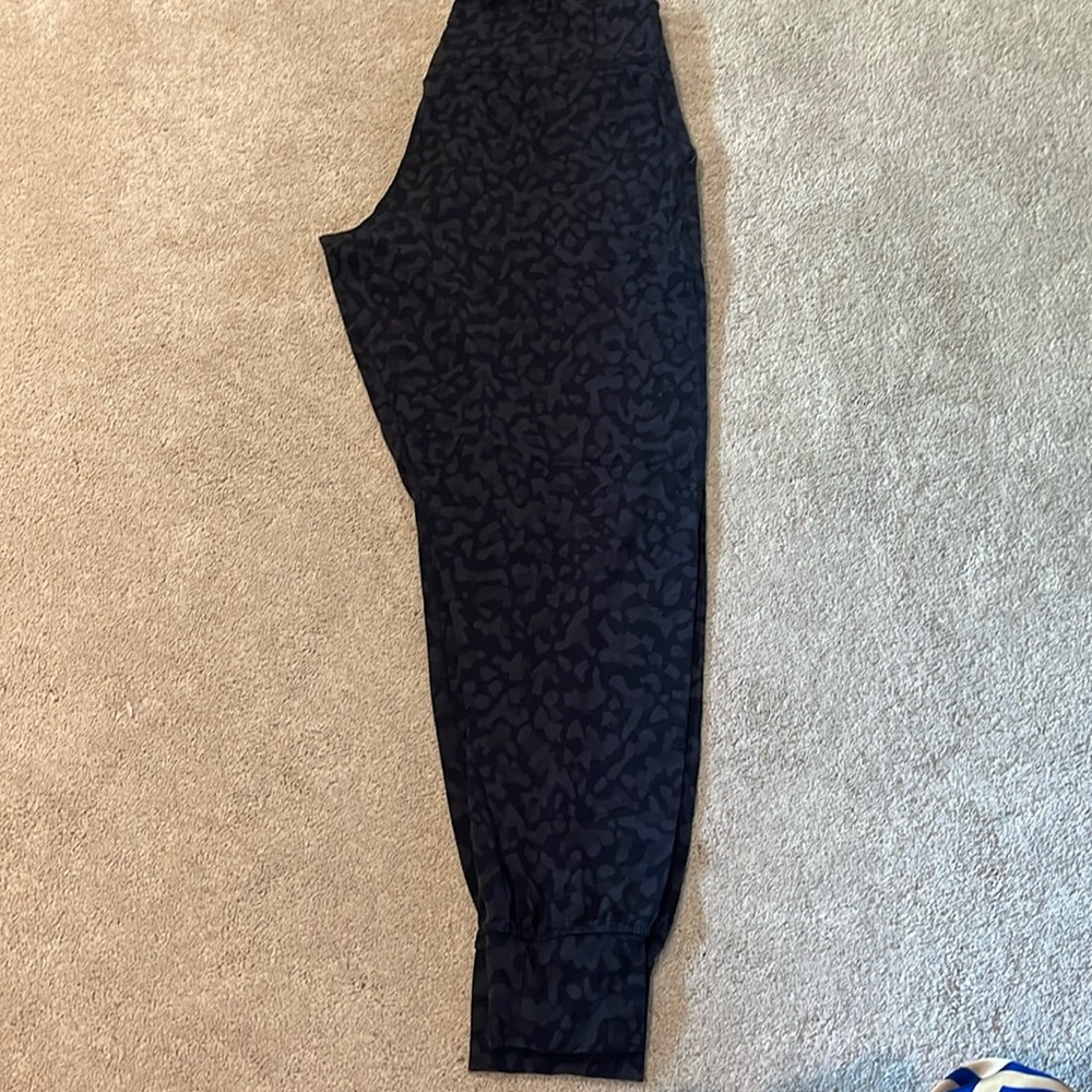 Camo lululemon jogger 7/8